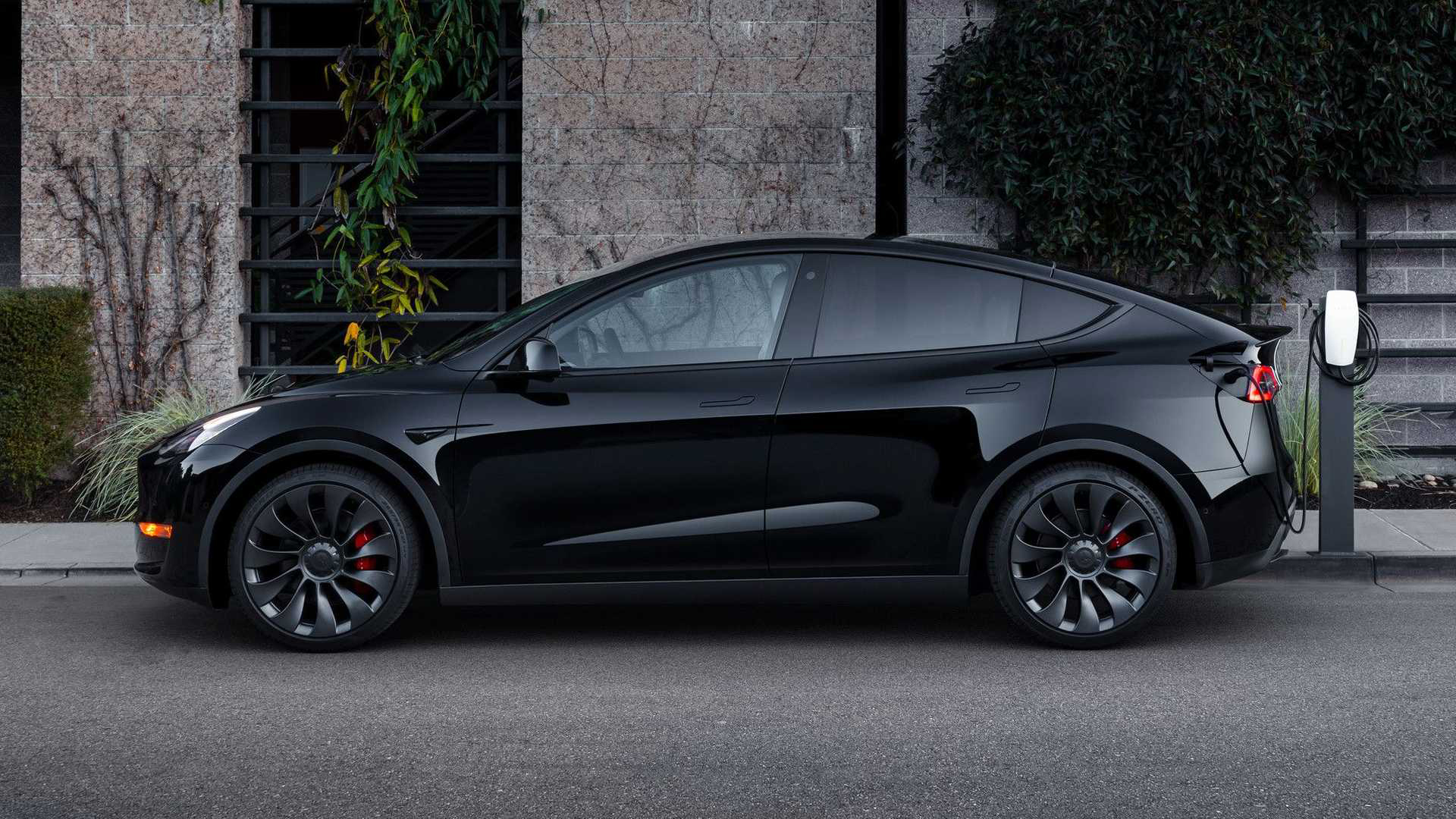 “Tesla” konveijers Eiropā tūlīt sāks  darboties!
