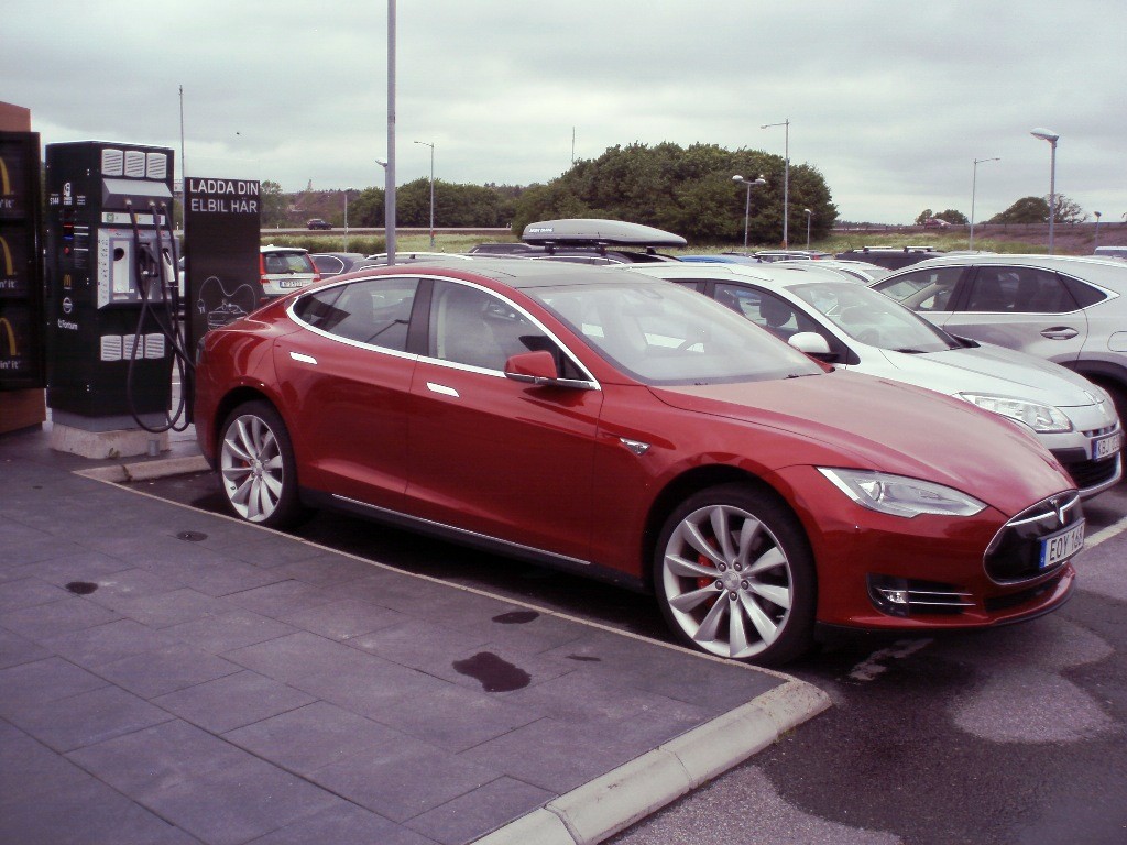 Tesla strādā abos virzienos