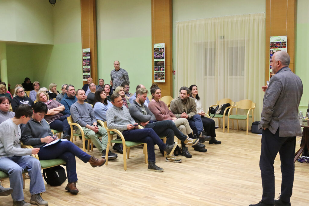 Tiekas ar iedzīvotājiem Mazsalacā