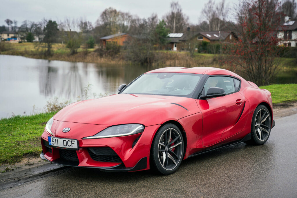 Toyota Supra – ātra un bez  žēlastības!