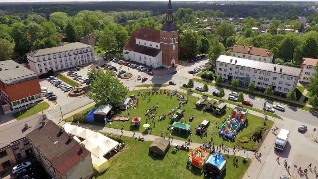 Trešais desmits sākts cienīgi