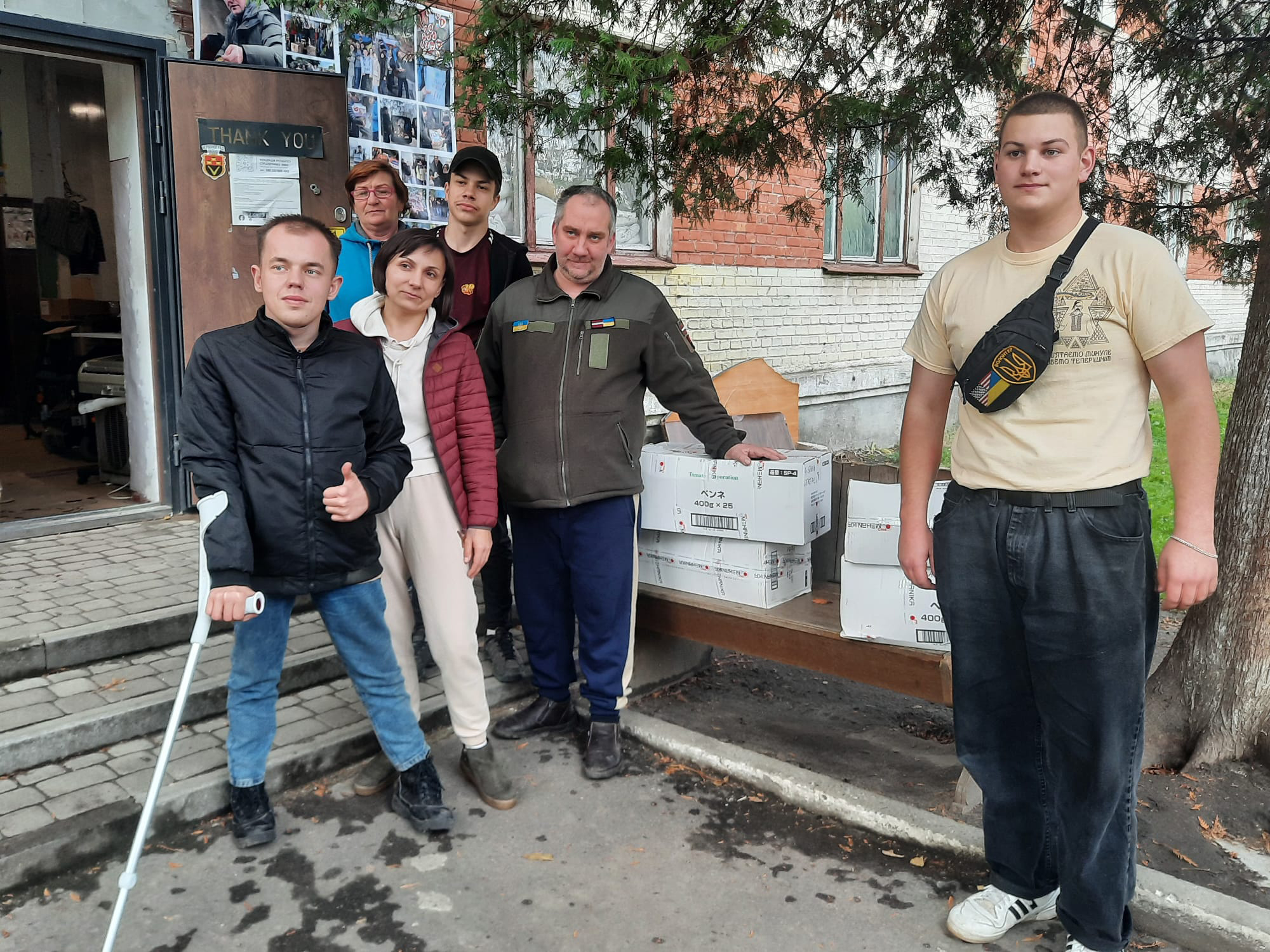 Turpina palīdzēt kareivjiem un iedzīvotājiem