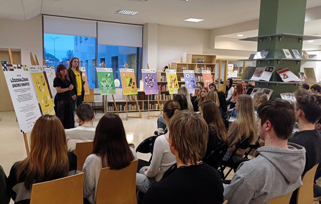Un priekškars veras… jo jauniešos IR spēks