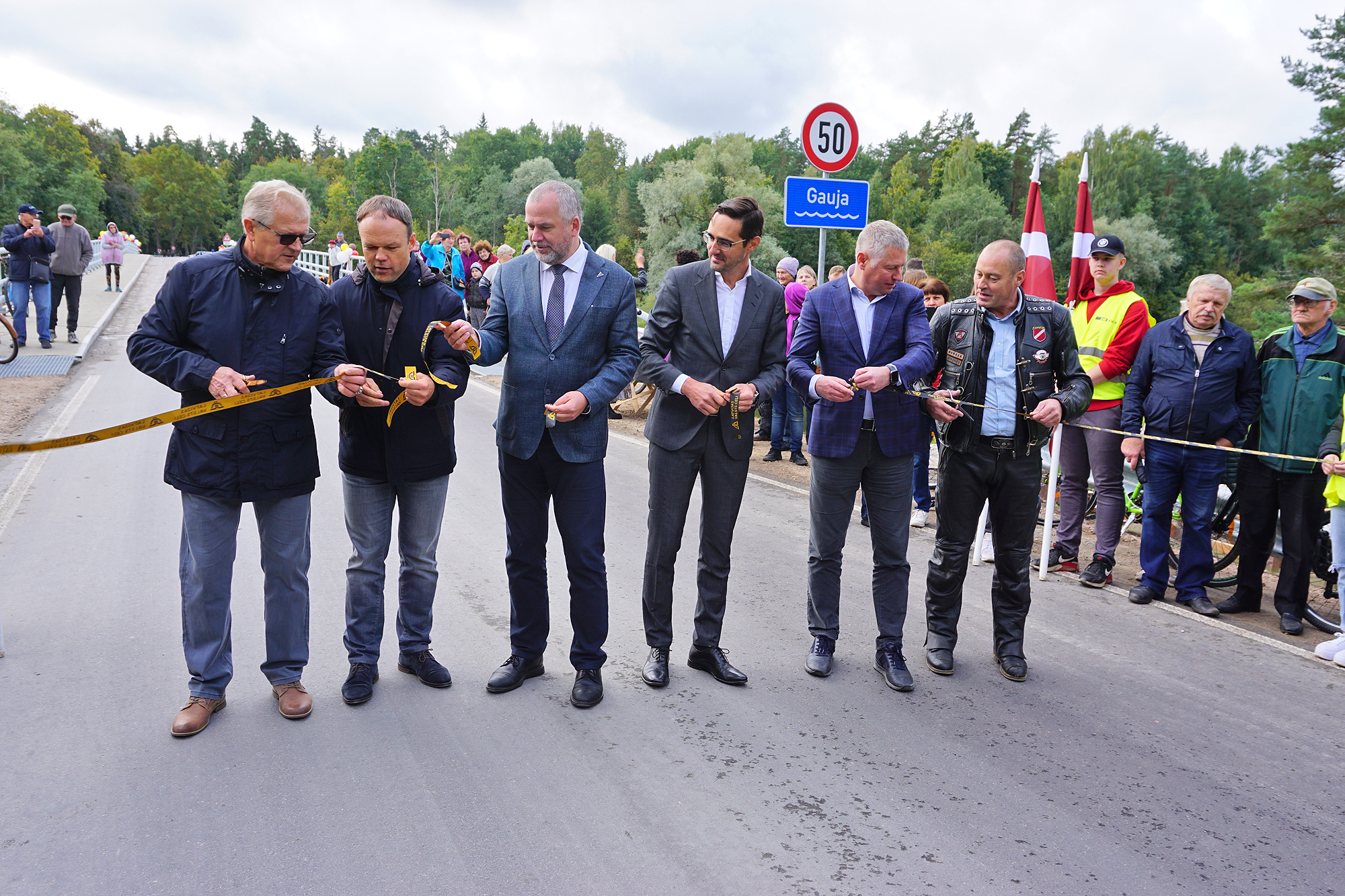 Un stāvēs tas vēl 100 gadu!