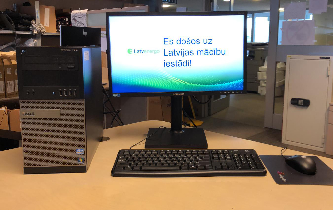 Uz Valmieru dodas AS «Latvenergo» dāvinātie datortehnikas komplekti