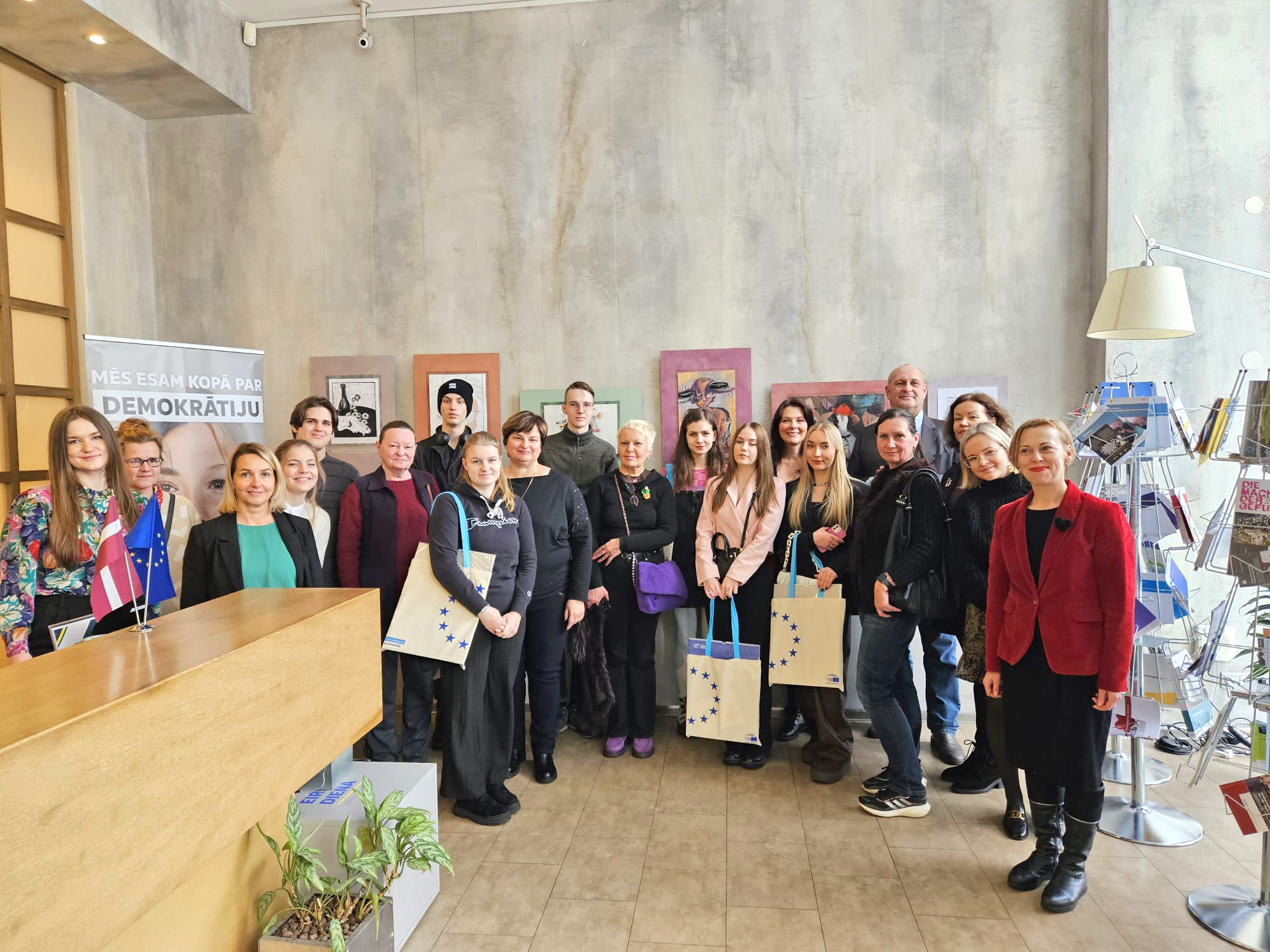 VDMV skolēnu darbi EP biroja Rīgā izdotajā kalendārā