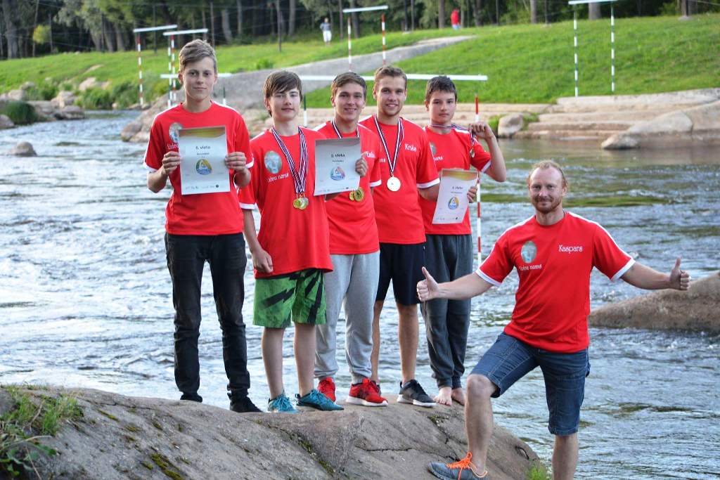 VSA-Valmiera airēšanas slaloma juniori spīd Latvijas Jaunatnes čempionātā