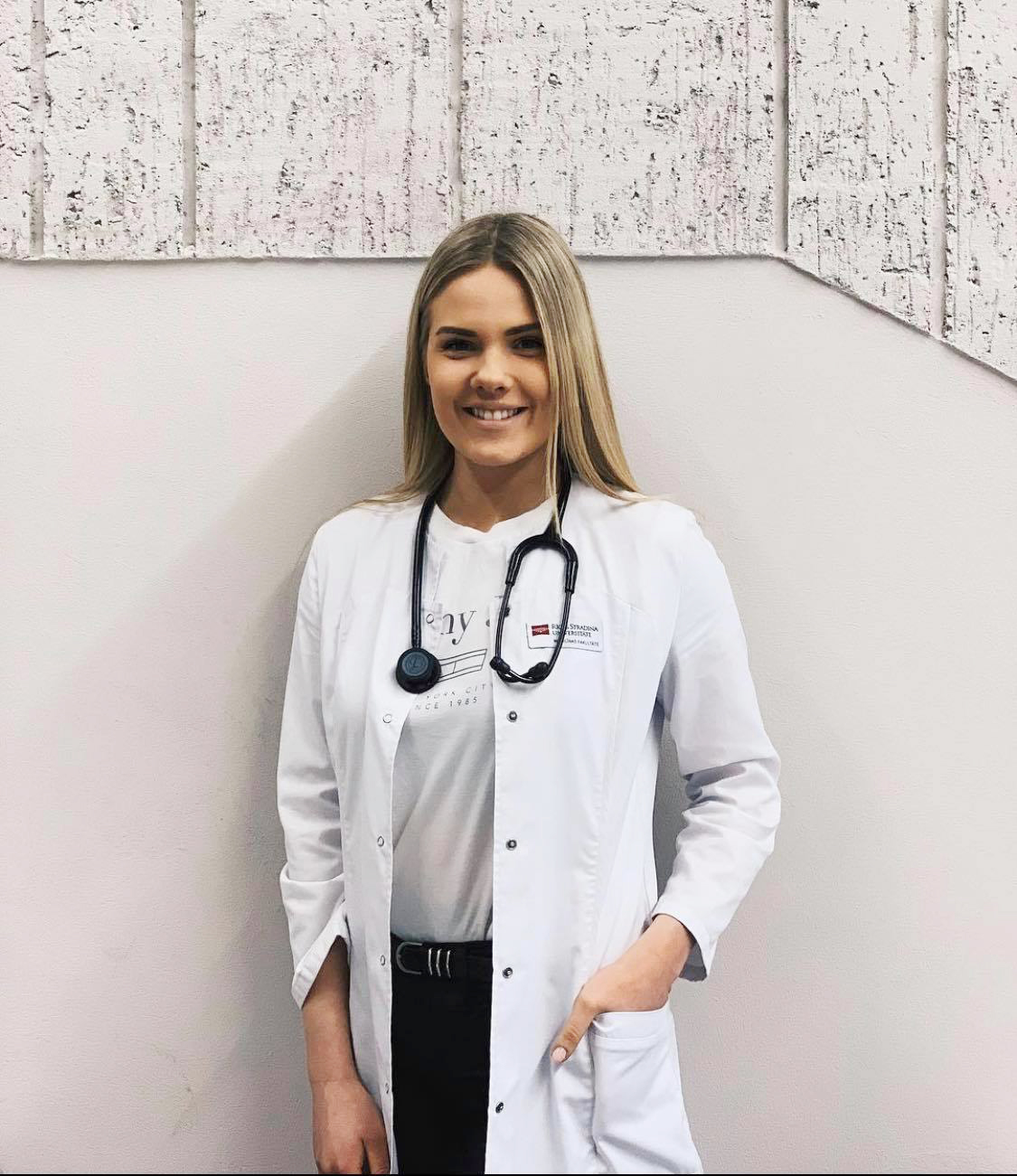 VVĢ absolventes dalās zināšanās par medicīnu