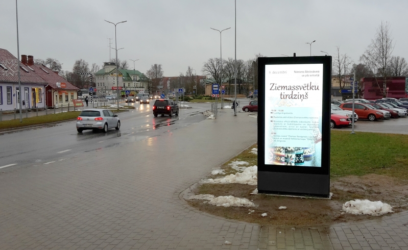 Valmierā darbojas digitālais informatīvais stends