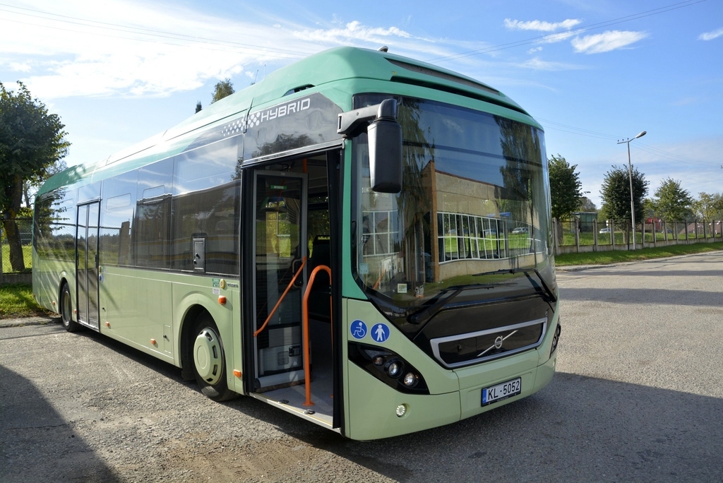 Valmierā  izmēģina hibrīdautobusu