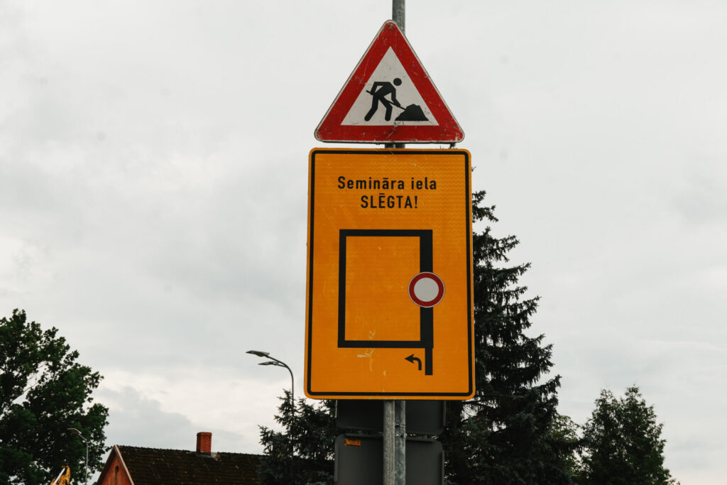 Valmierā turpinās Semināra ielas posma pārbūve
