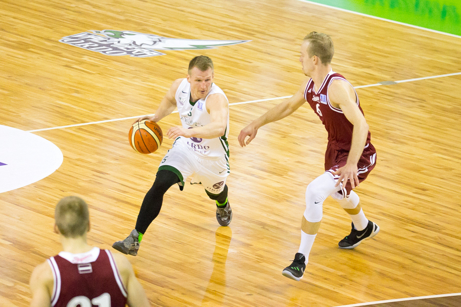 Valmiera/ORDO pieveic Rīgas baronus
