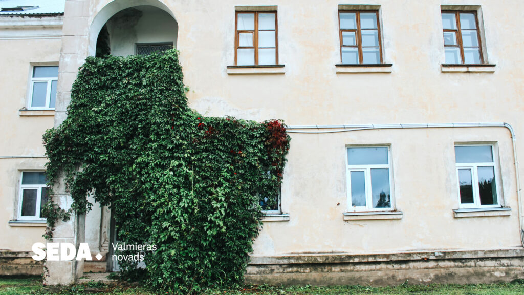 Valmieras Dizaina un mākslas skolas skolēni izstrādā interjera dizaina projektus dzīvokļiem Sedā