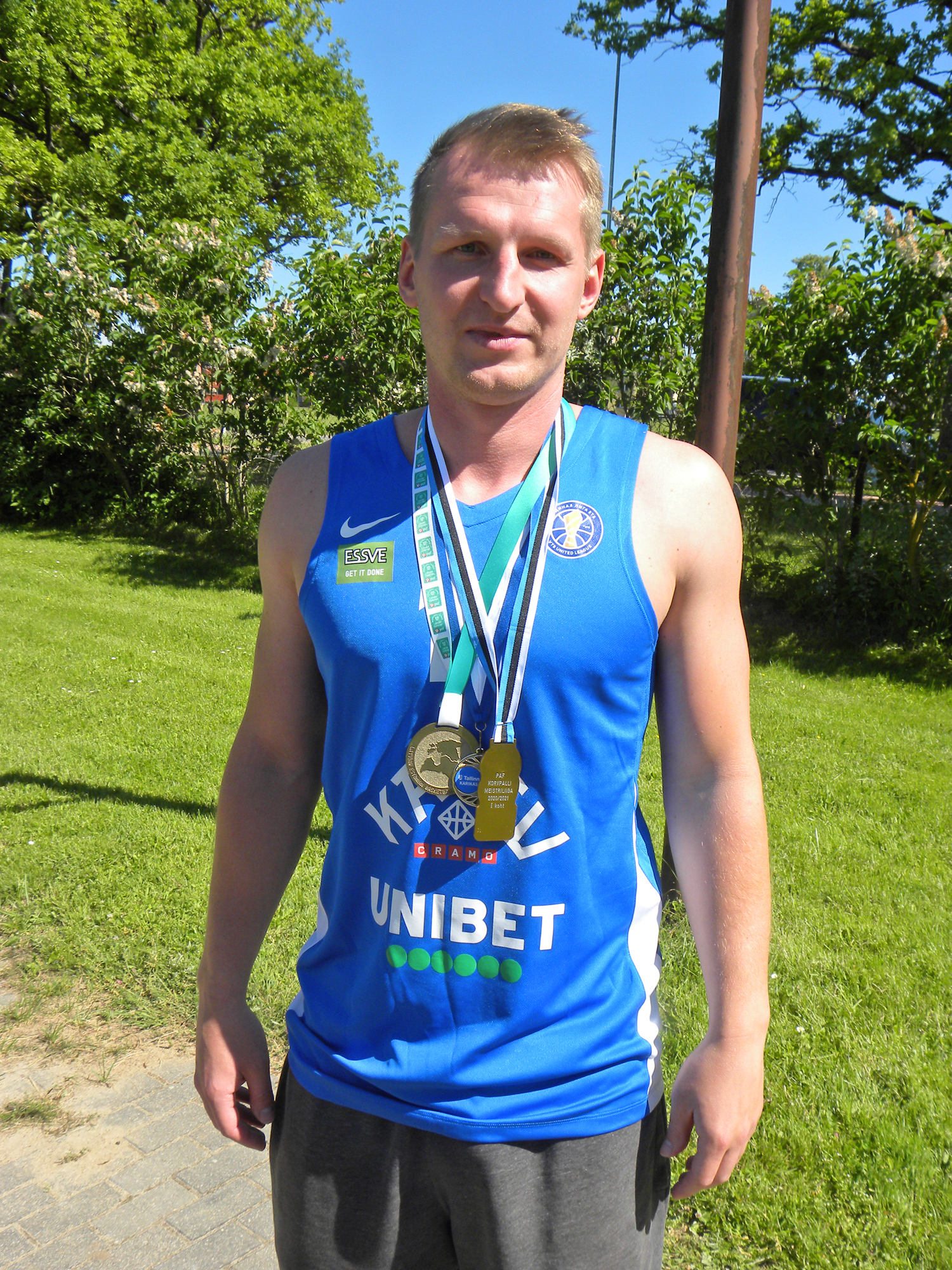 Valmieras Jānis kaļ zeltu pie igauņiem