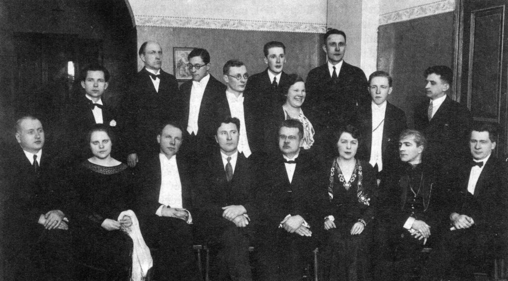 Valmieras Mūzikas skolas sākumgadi. Personību un ēku likteņi. IX