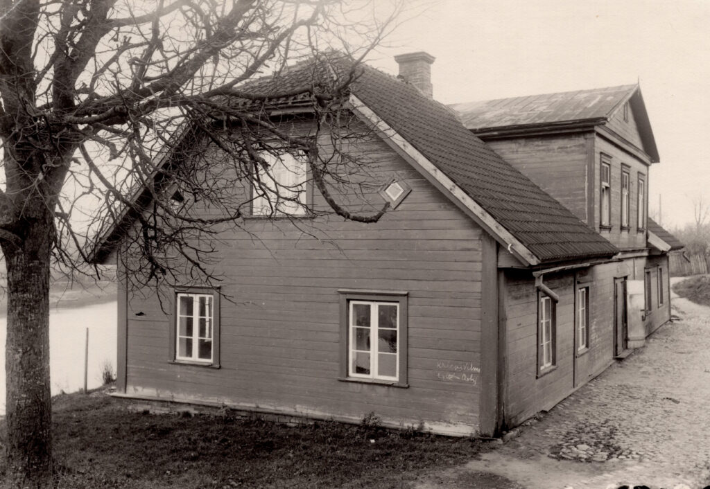 Valmieras Mūzikas skolas sākumgadi. Personību un ēku likteņi. V