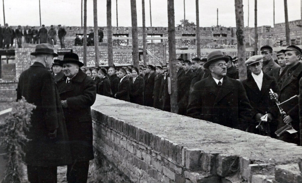 Valmieras Mūzikas skolas sākumgadi. Personību un ēku likteņi. XVI