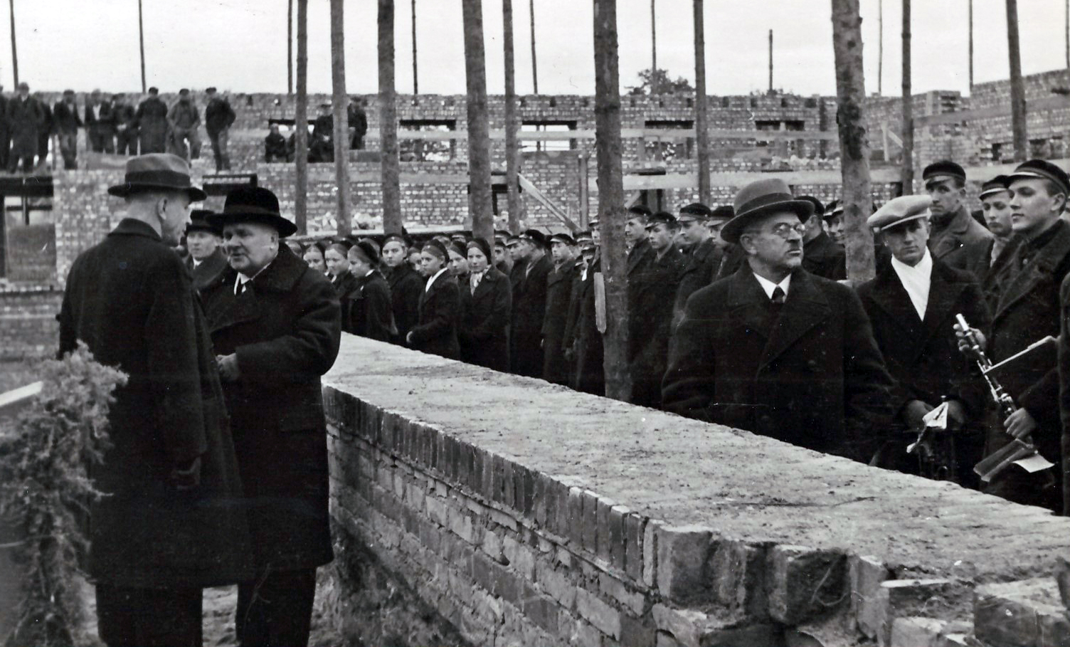 Valmieras Mūzikas skolas sākumgadi. Personību un ēku likteņi. XVI