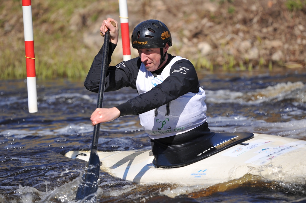 Valmieras airēšanas slalomisti triumfē Latvijas kausa finālā