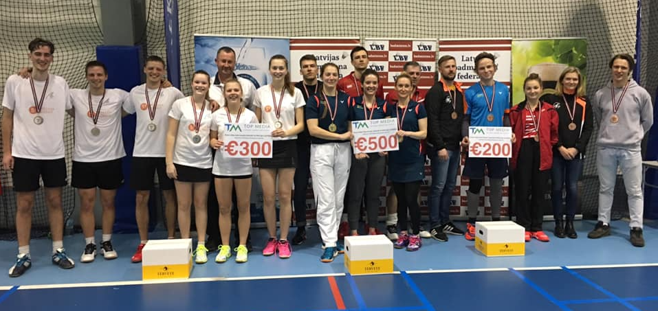 Valmieras badmintonisti trešie stiprākie valstī