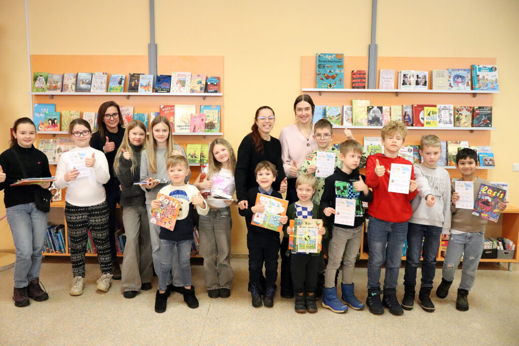 Valmieras bibliotēkā svin lasītprieku