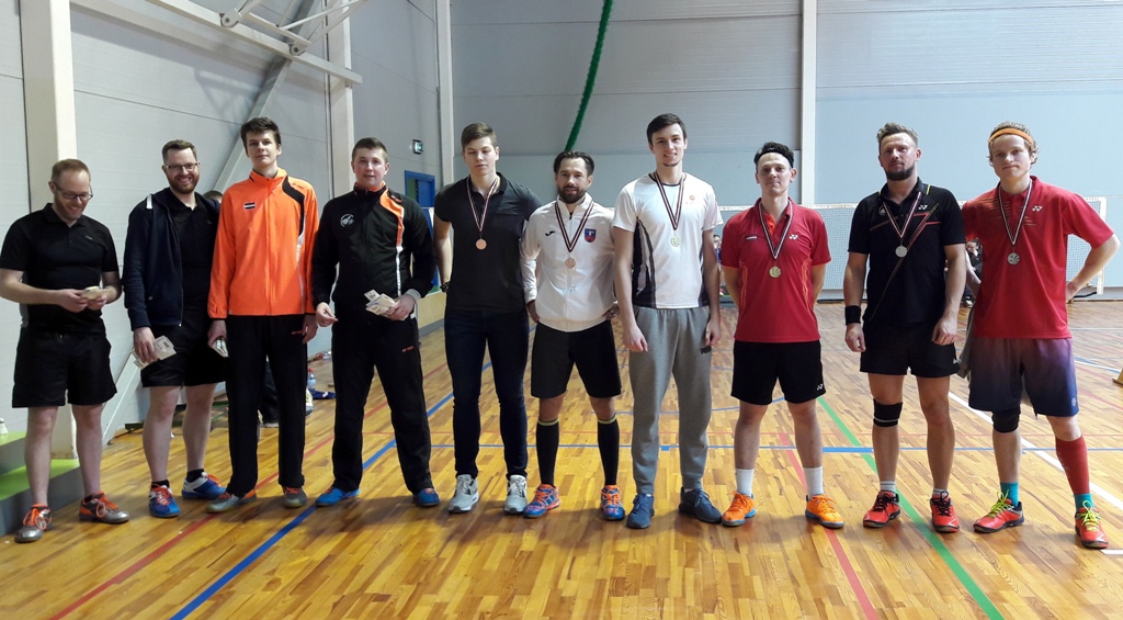 Valmieras čempionātā badmintonā dubultspēlēs