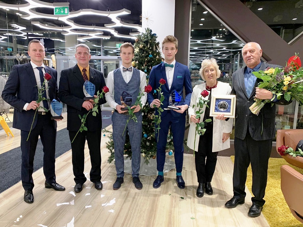 Valmieras jaunie sportisti un viņu treneri saņem atzinību
