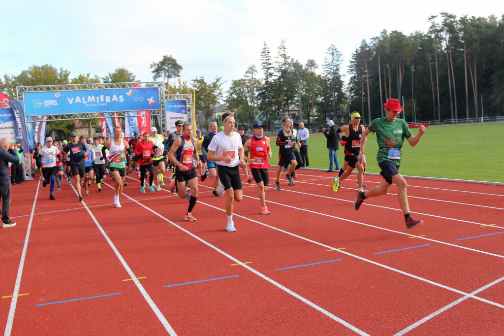 Valmieras maratonā 2021 uzvar Kaimiņš un Krūmiņa