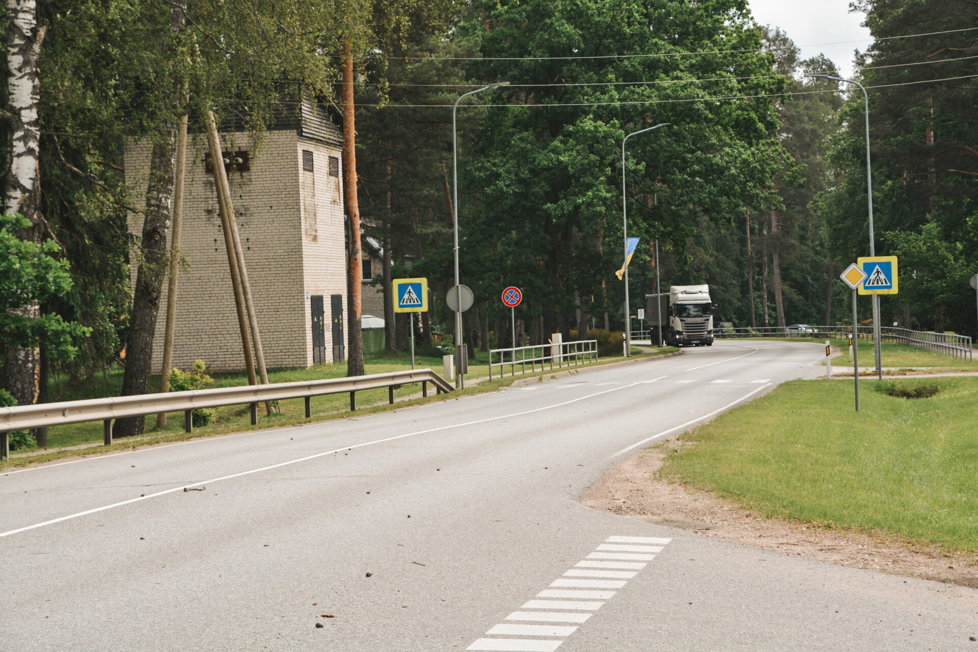 Valmieras novadā atjaunos piecu tranzīta ielu posmu segumu. Uzsākti pirmie būvdarbi