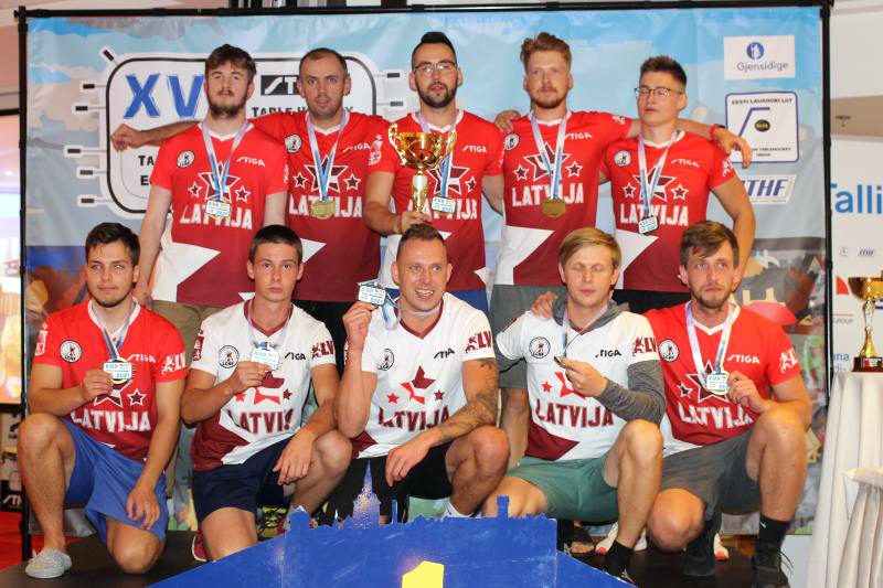Valmieras novada galda hokejistiem godalgas Pasaules čempionātā