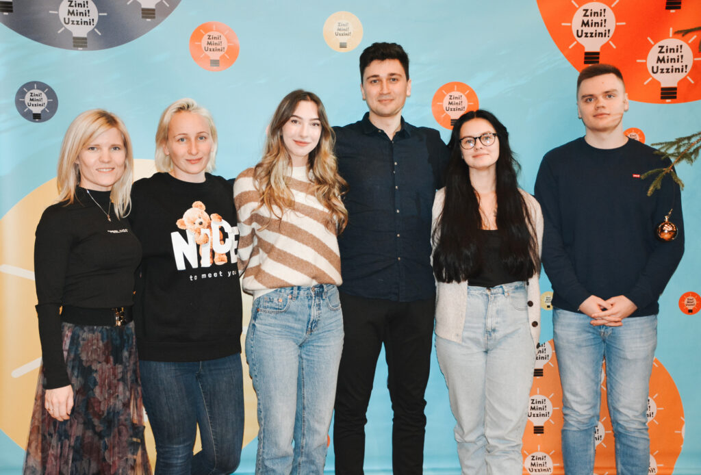 Valmieras novada skolas  pirmo reizi satikās erudīcijas spēlē «Zini! Mini! Uzzini!»