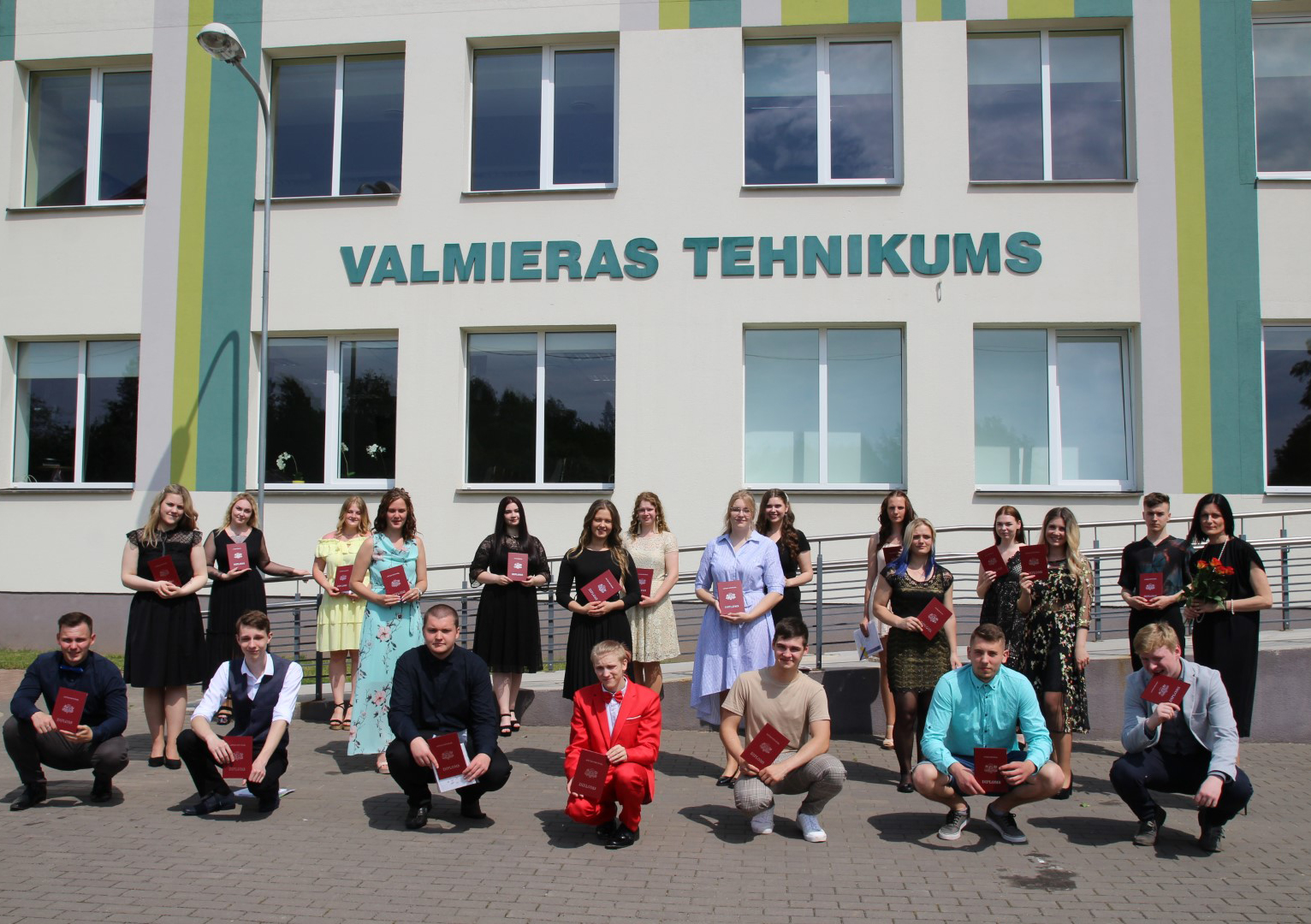 Valmieras tehnikumā diplomu pieved robots