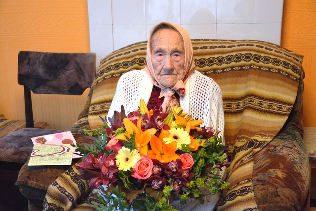 Valmieras vecākā iedzīvotāja atzīmē 103. dzimšanas dienu