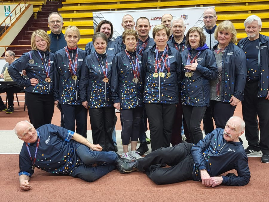 Valmieras vecmeistari vieglatlēti triumfē Rīgā