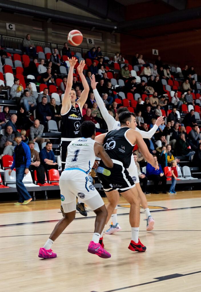 Valmierieši bez līdera pieveic ENBL čempionus!