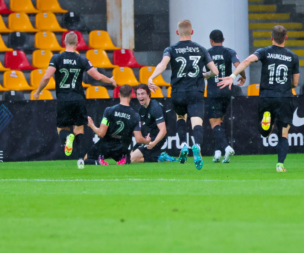 Valmierieši mazākumā pieveic Riga FC