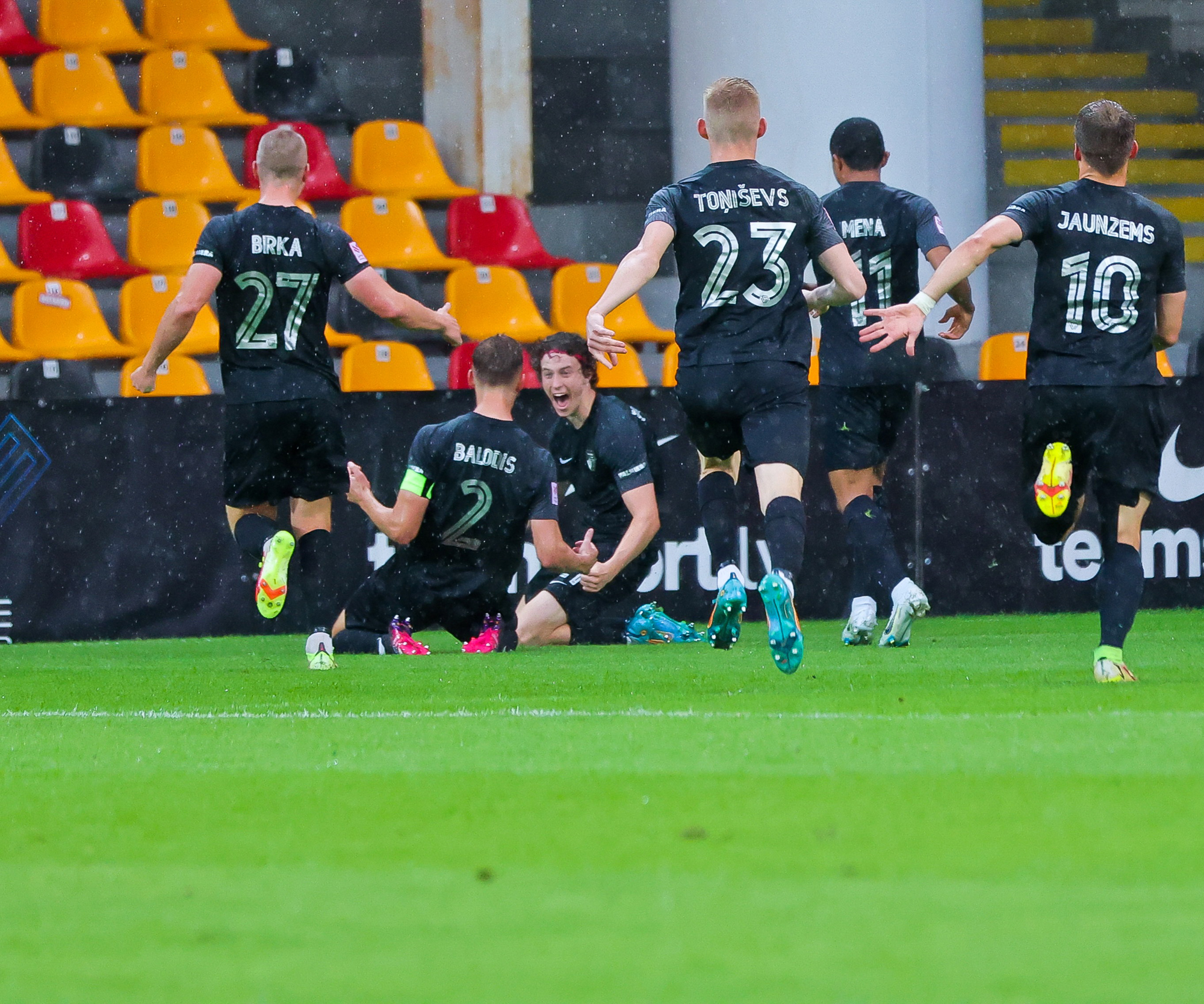 Valmierieši mazākumā pieveic Riga FC