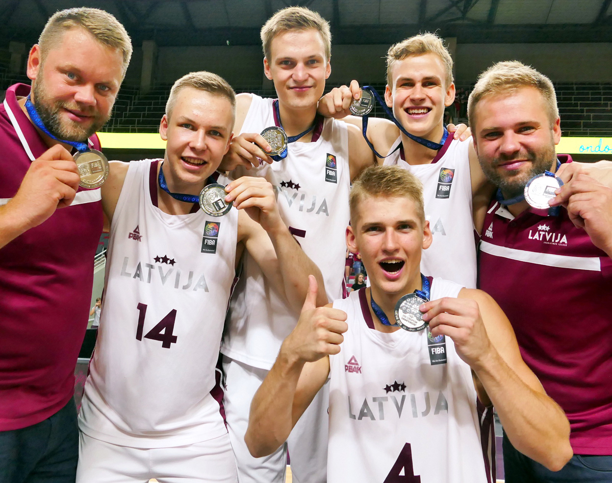 Valmierieši palīdz pārrakstīt vēsturi!
