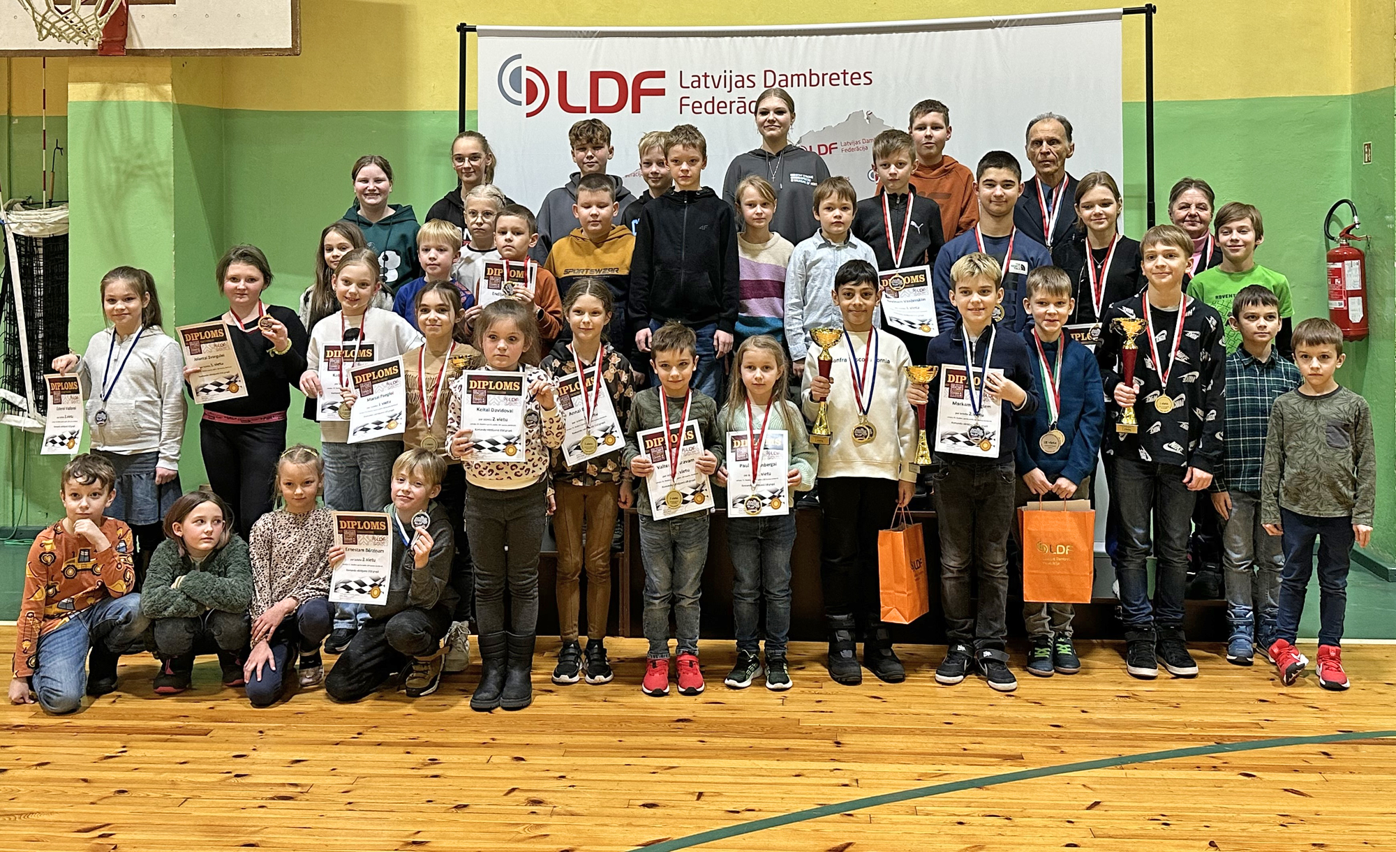 Valmierieši – Latvijas Skolēnu sporta spēļu čempioni dambretē