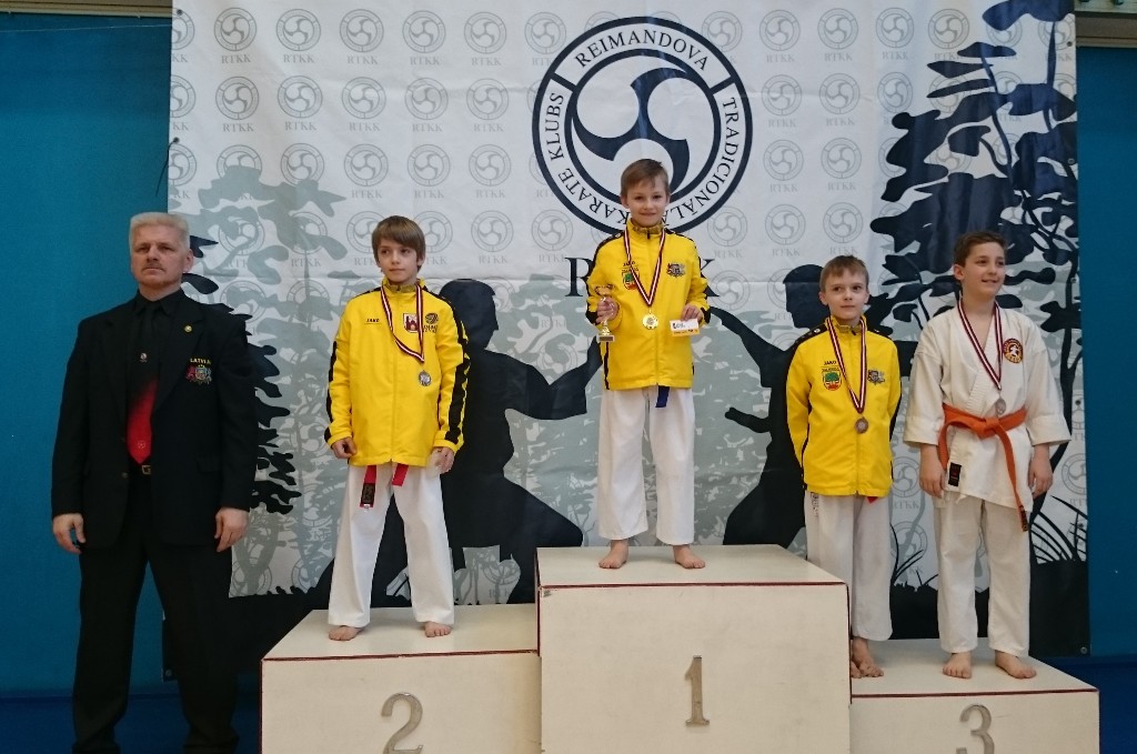 Valmieriešu panākumi karatē sacensībās