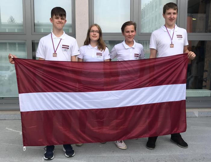 Valmierietis spēkojas Eiropas jauniešu informātikas olimpiādē