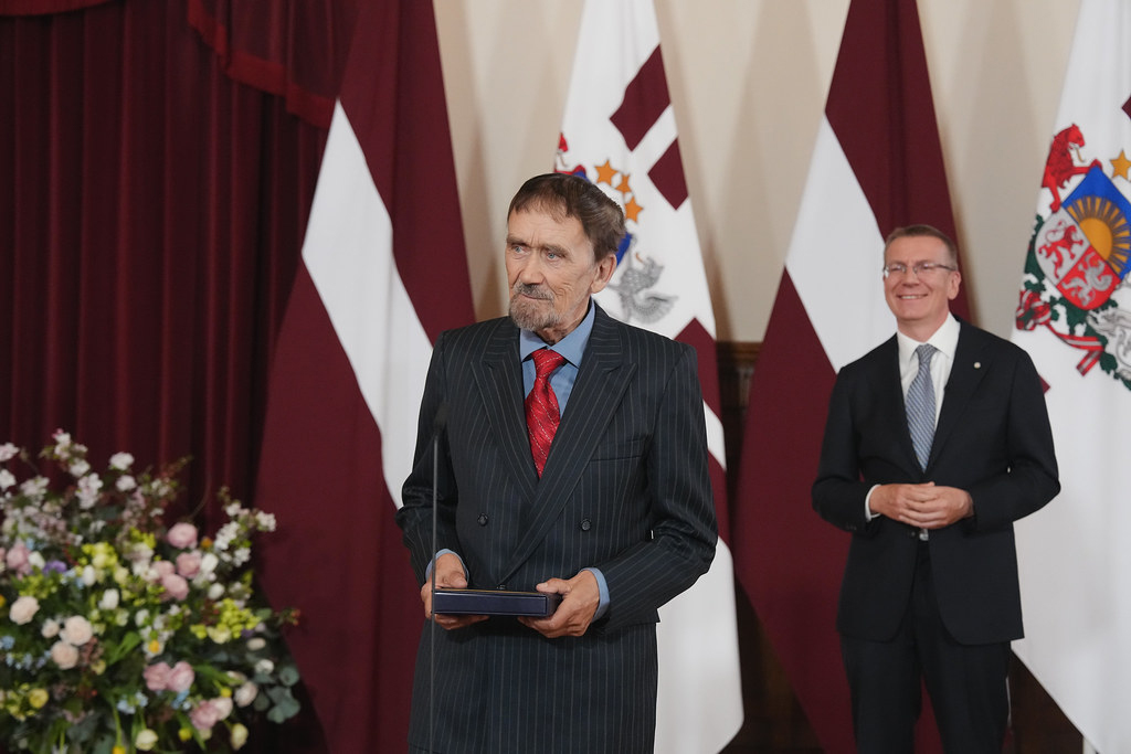 Valsts apbalvojumi mūsējiem