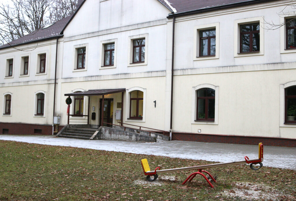 Vardarbību skata tuvplānā