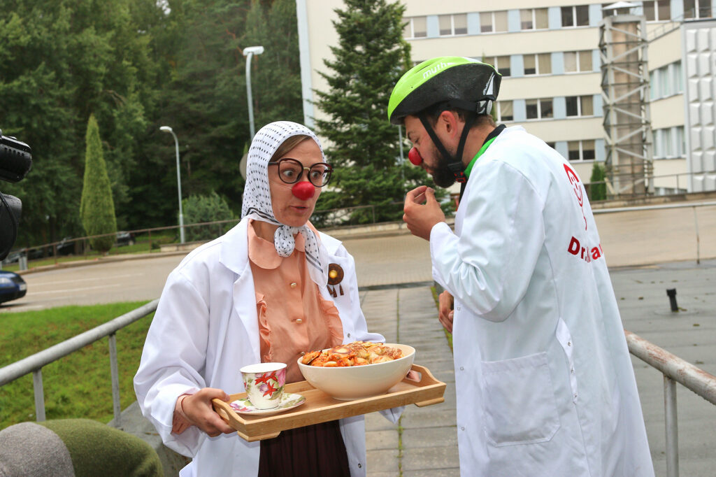 Velomaratonists Dr. Jaukulis piestāj Vidzemes slimnīcā