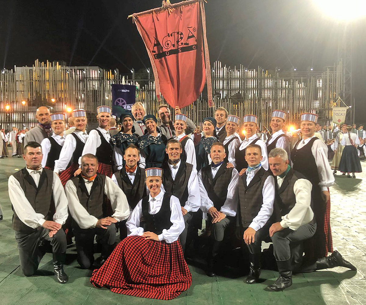Vidējās paaudzes deju kolektīvam “Agrā rūsa” – 30!