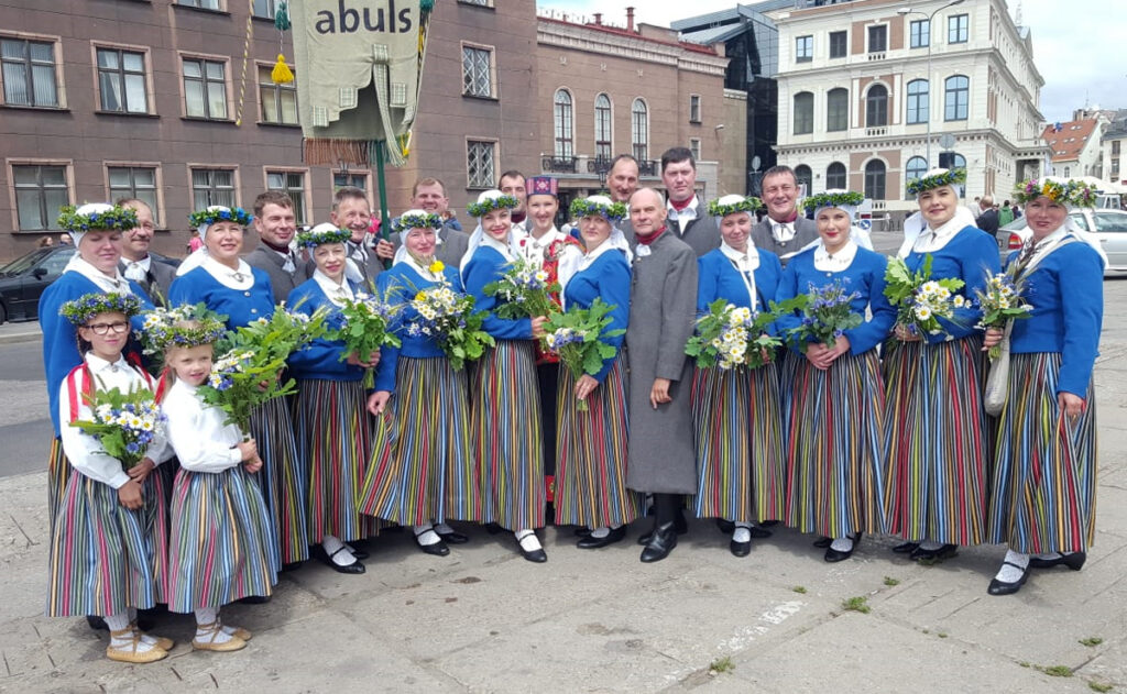Vidējās paaudzes deju kopai «Abuls» – 35 gadi