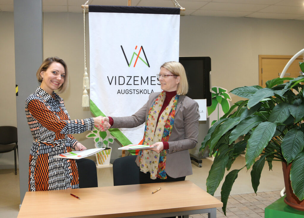 Vidzemes Augstskola un Latvijas Lauku forums noslēdz sadarbības līgumu
