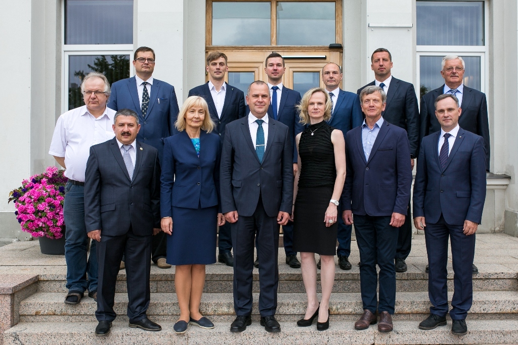 Vienbalsīgi — Jānis Baiks