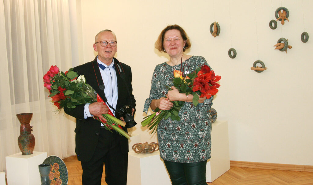 Vienkopus divas gaišuma pilnas izstādes
