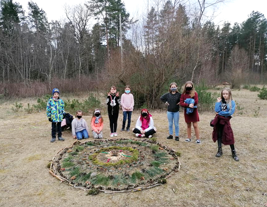 Vindas pagalmu atkal piepilda priecīgi bērni un pedagogi